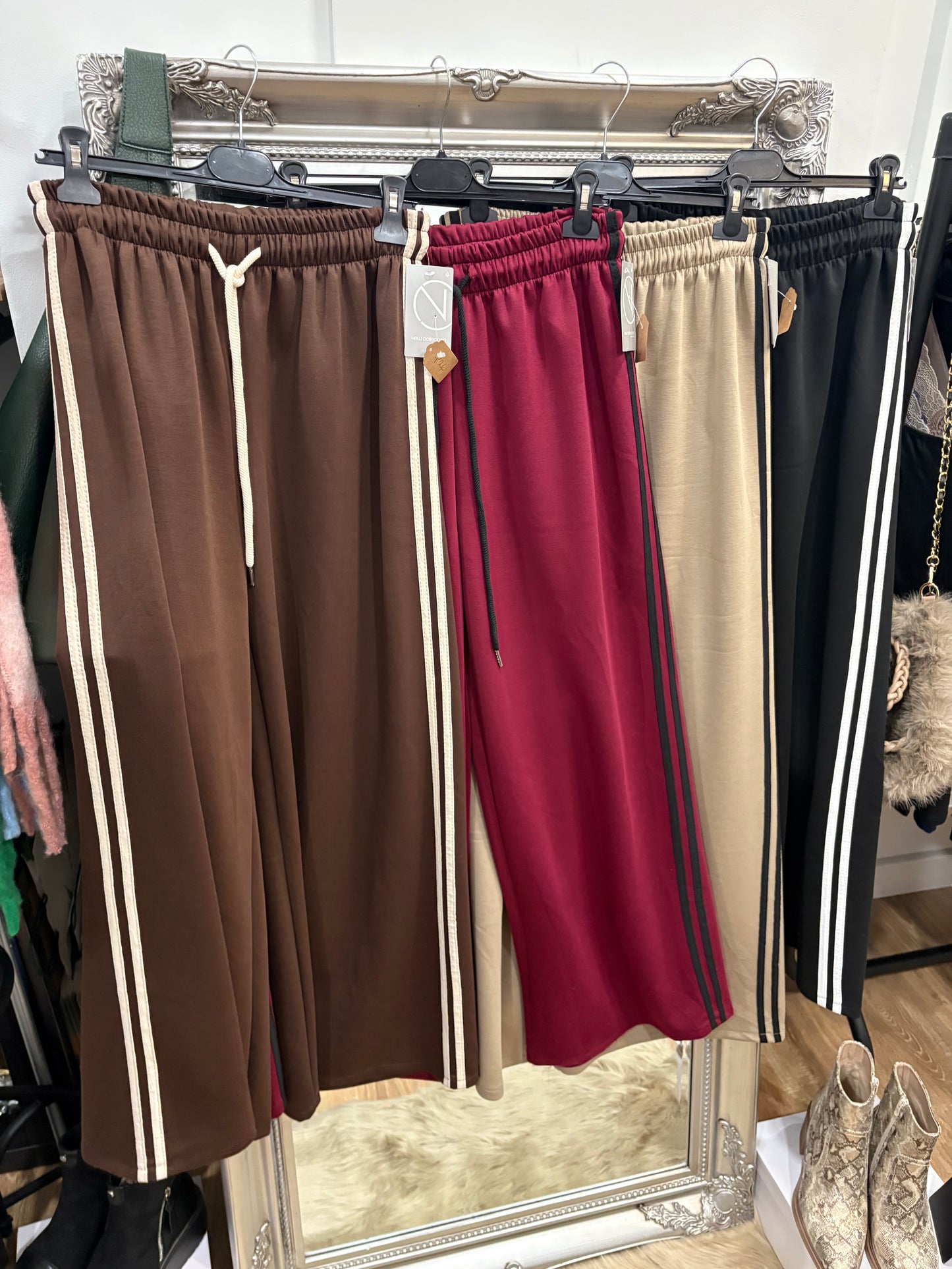 Stripe Side, Wide Leg Jogger