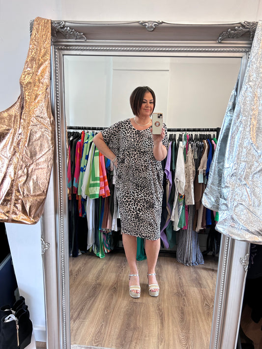 Pattern Round Neck Drape Dress.