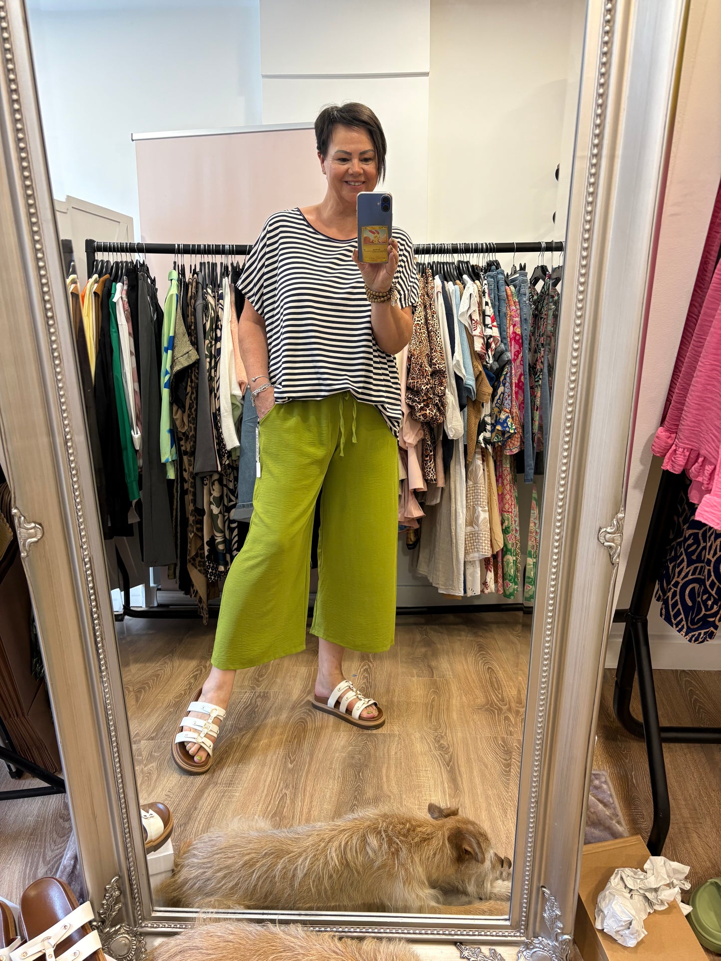 Cropped, wide leg Trouser.