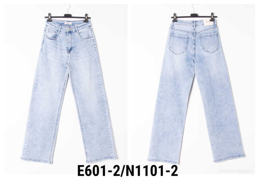 Light Wash Wide leg Jeans