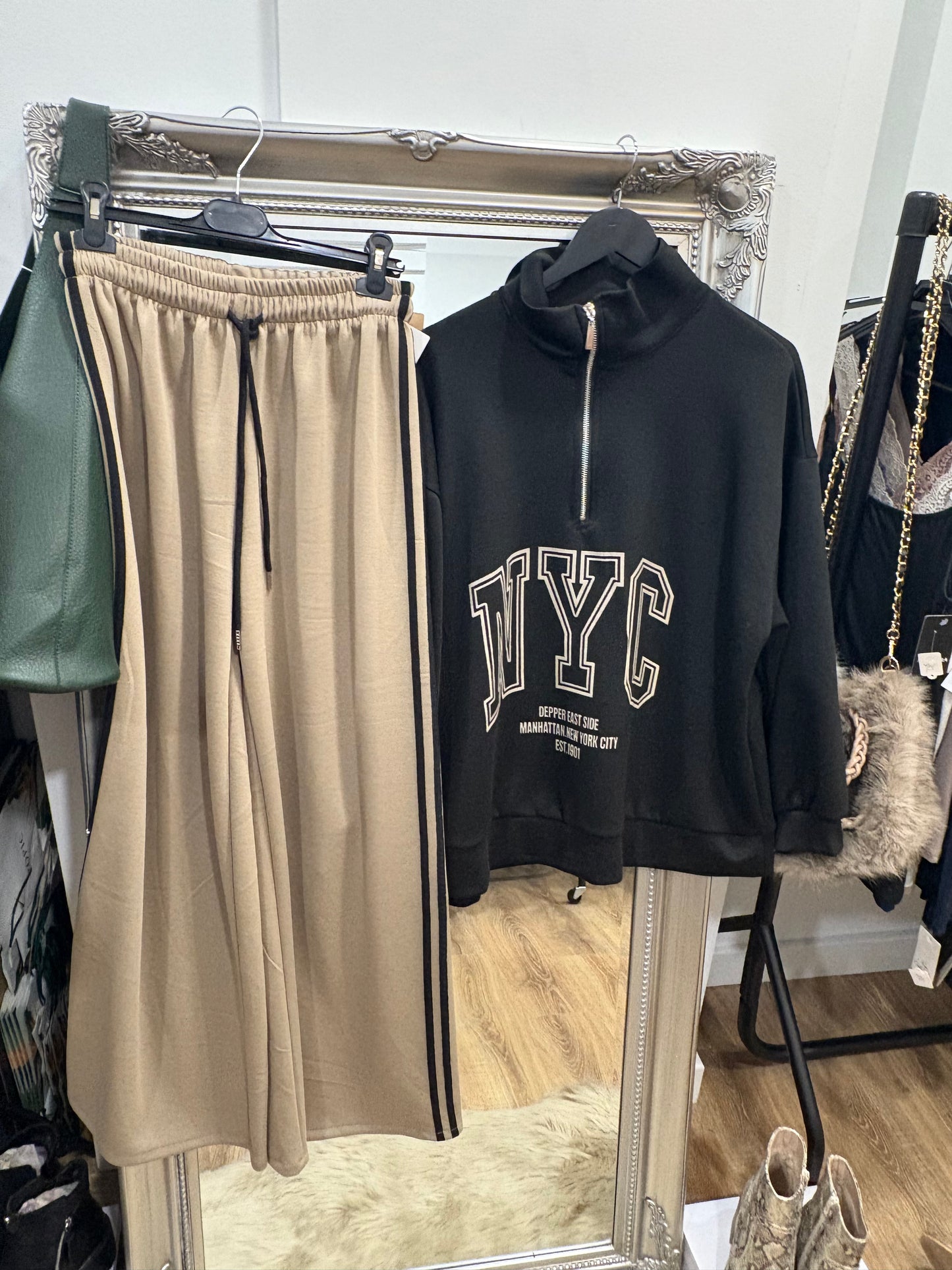 Stripe Side, Wide Leg Jogger