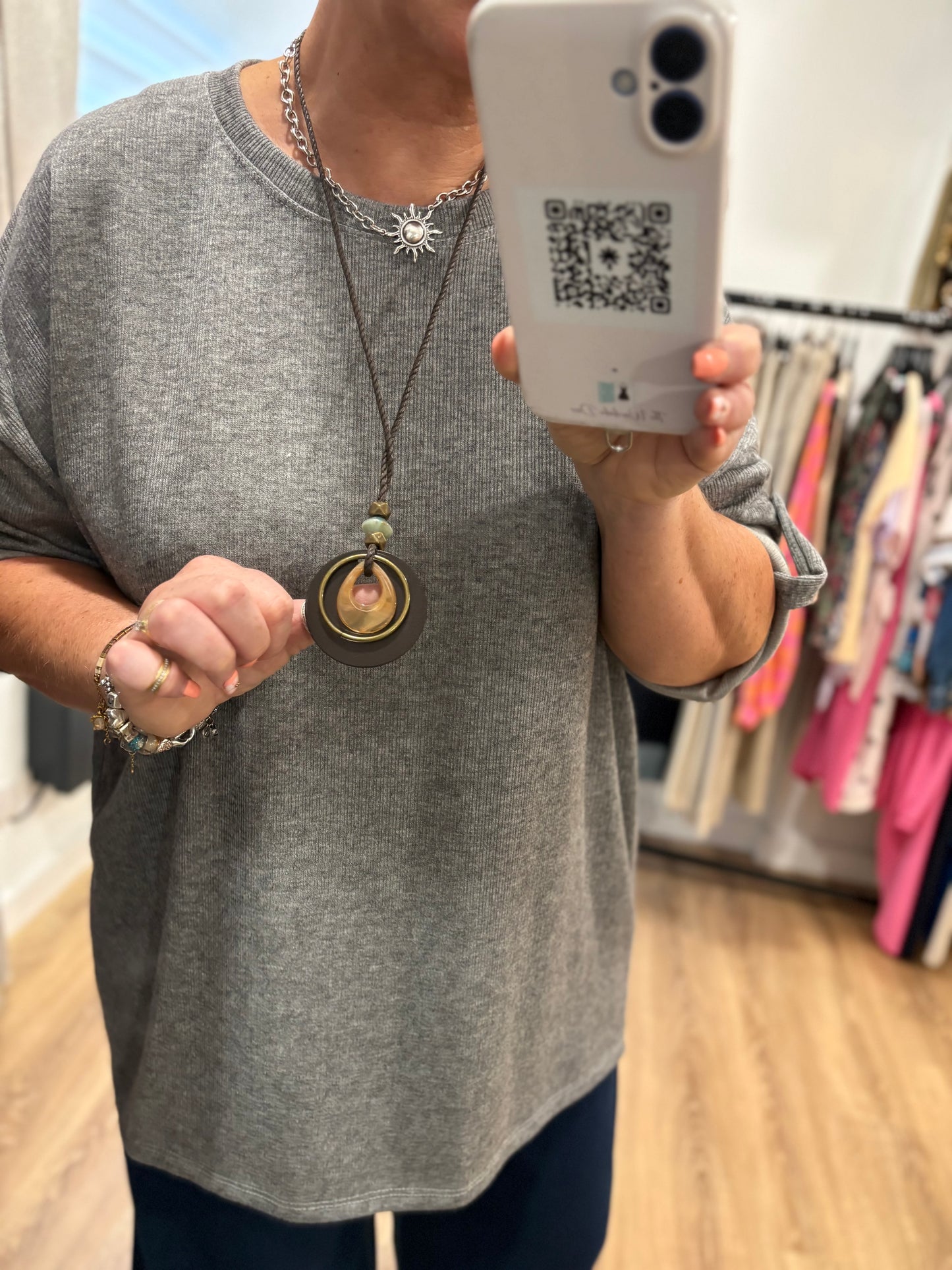 Oversized, Ribbed Top with Necklace