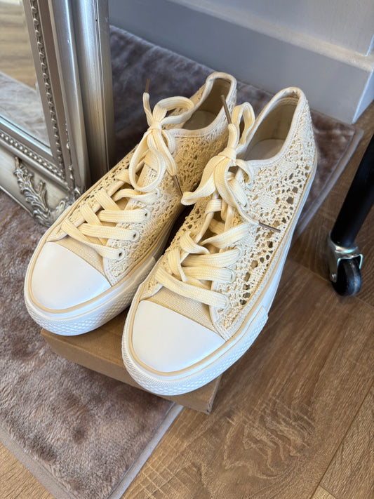 Crochet Pumps