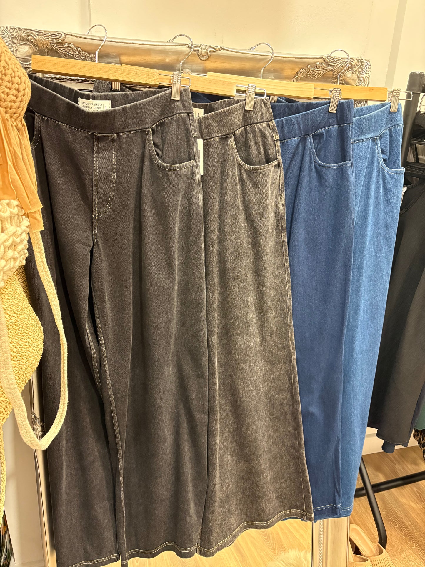 Pull on, Wide Leg, Stretch Jeans