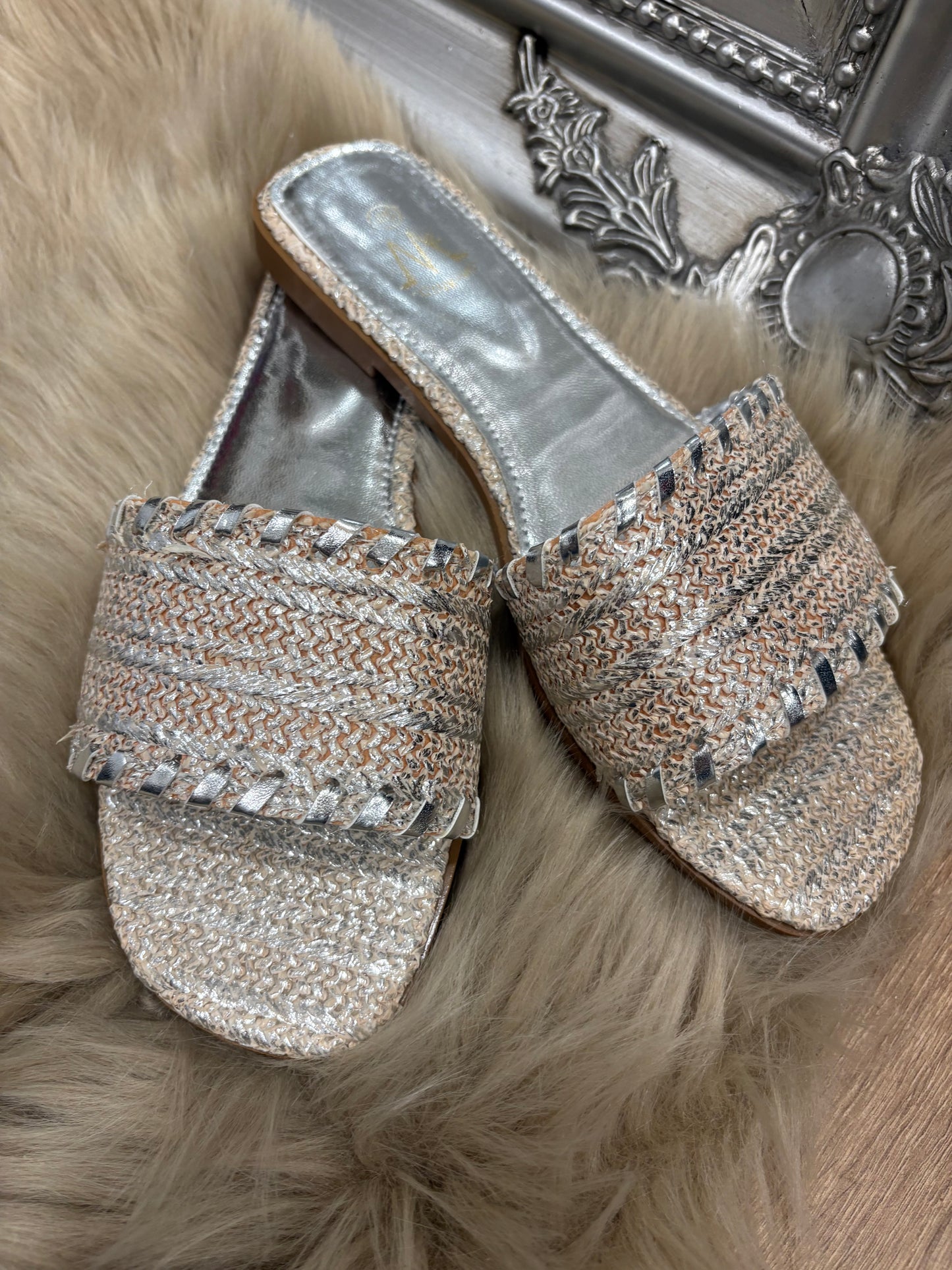Silver and Beige Slider