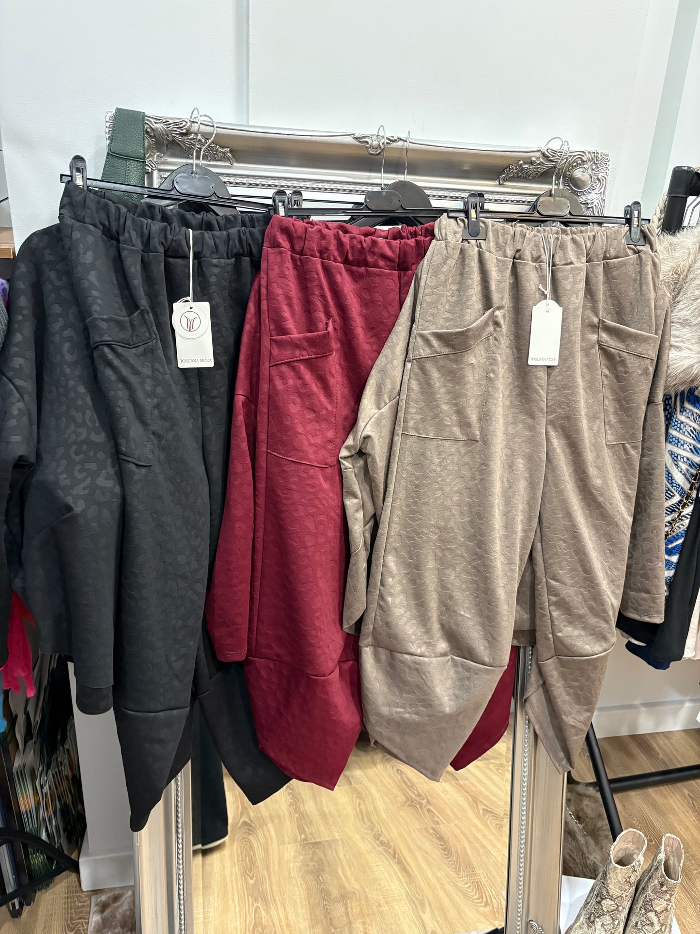 Animal Texture, Tulip Hem Lounge Set